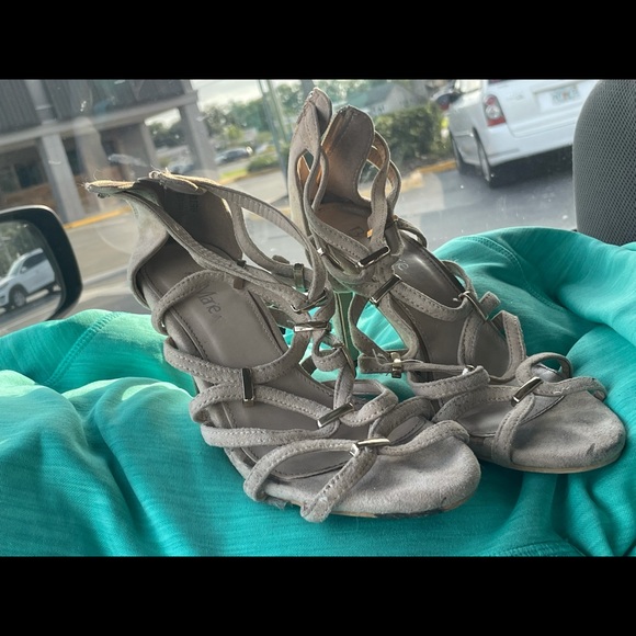 Heels - Picture 2 of 3